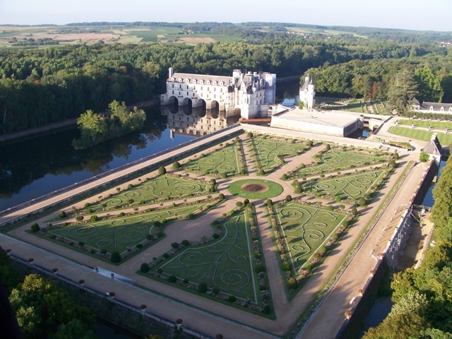 Luxury Proposal Experience at the Stunning Chateau de Chenonceau