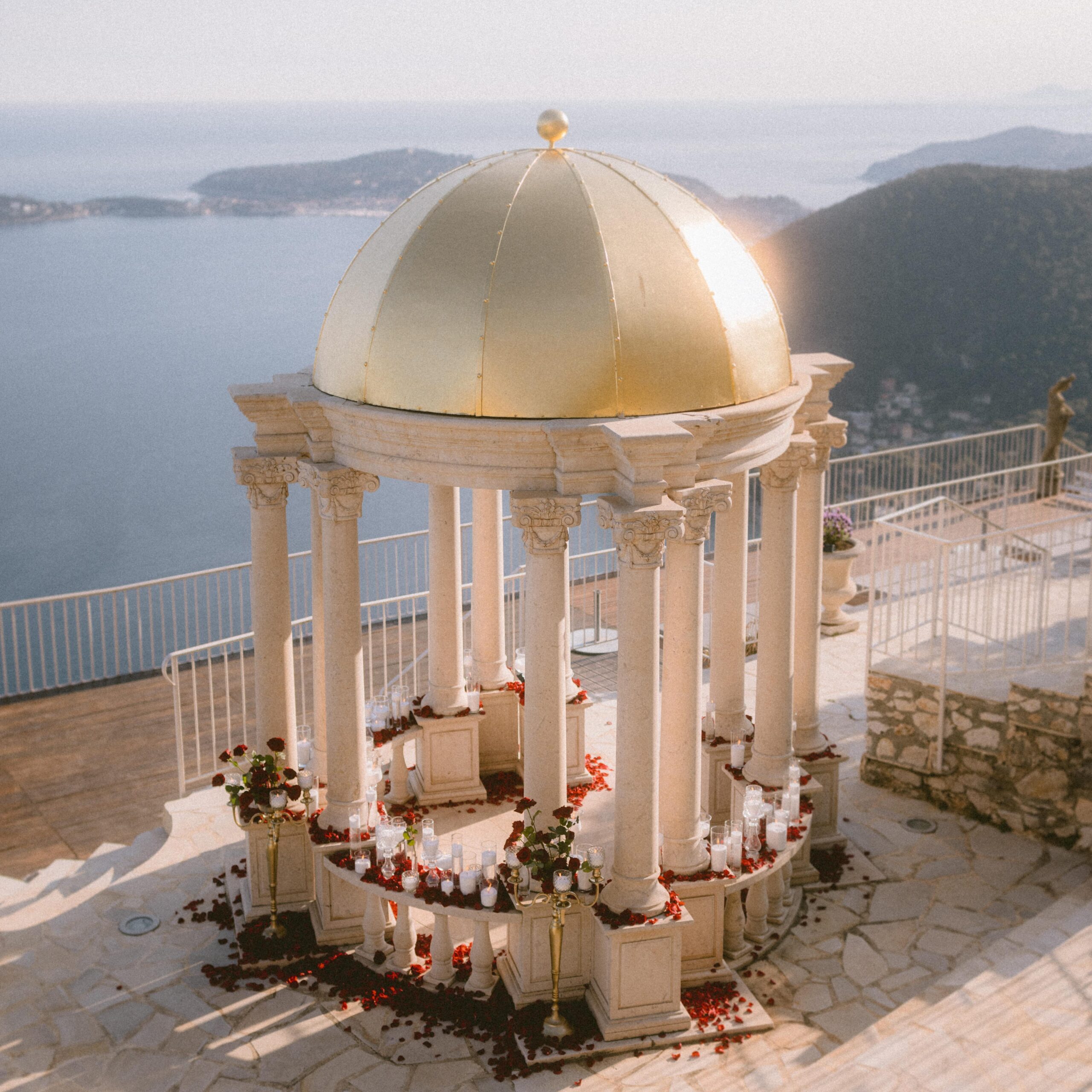 Romantic Proposal on the French Riviera : Idyllic moment in Èze