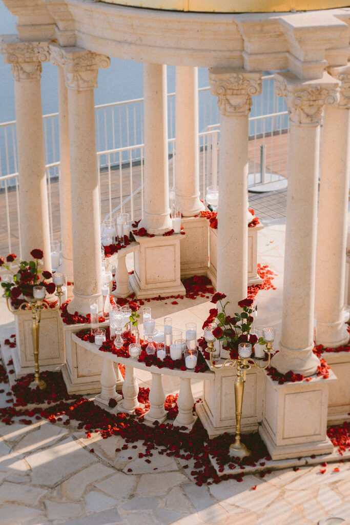 Romantic Proposal on the French Riviera : Idyllic moment in Èze