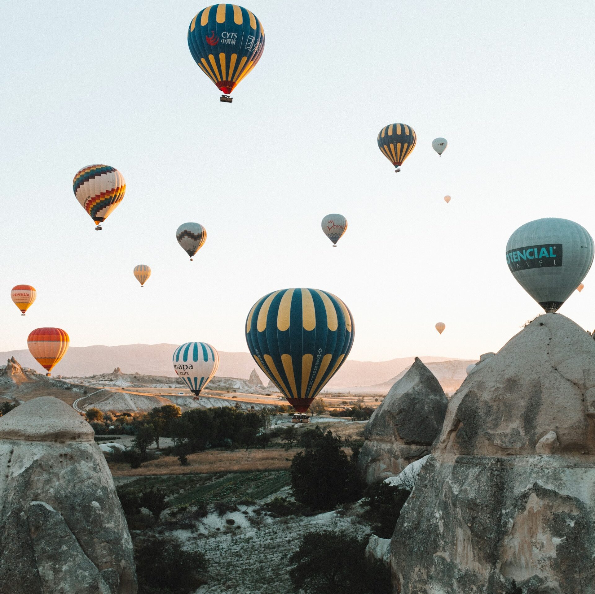 5 Breathtaking Hot Air Balloon Luxury Experiences in Europe