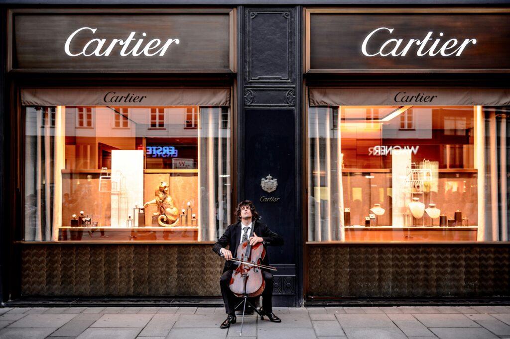 Cartier Shop with a violonist on the front